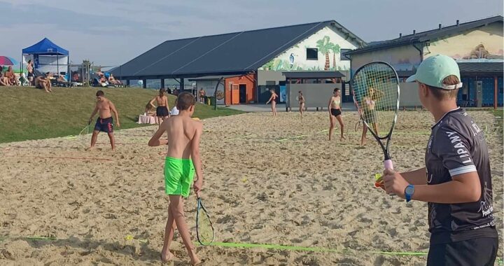 Beachminton v Aquaparku v Lipanoch s veľkou účasťou